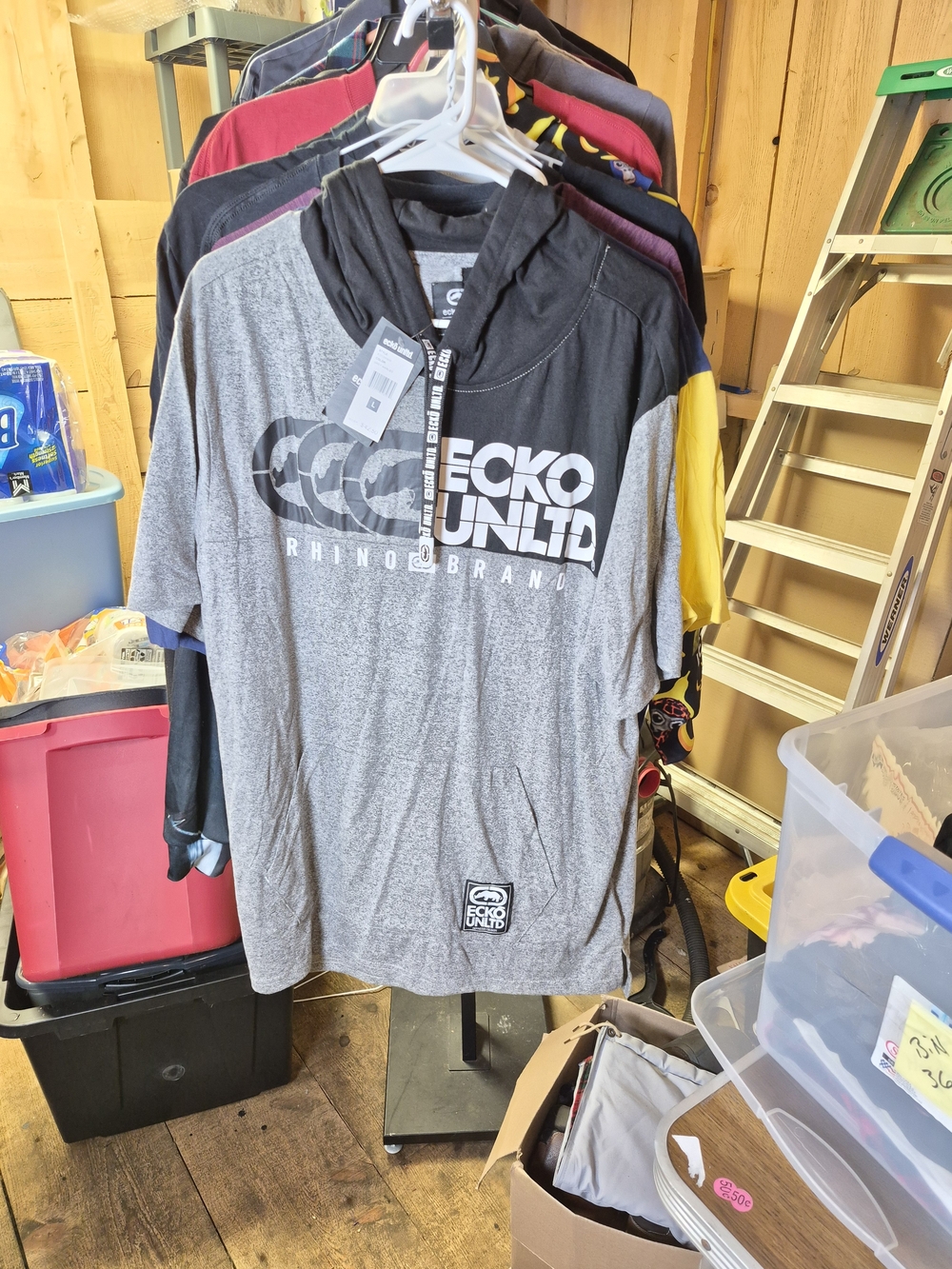 Ecko Unltd Gray and Black Short-Sleeve Hooded Sweatshirt Bin 46